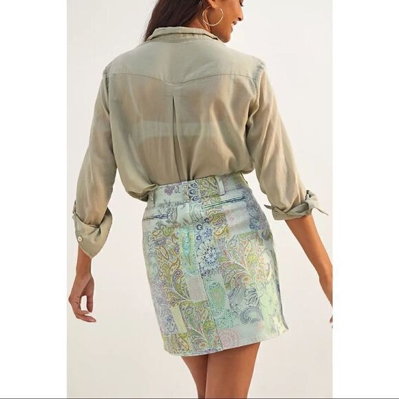 NEW Anthropologie Pilcro Paisley Patchwork Panel Denim Mini Skirt Size 0 or 12 - Picture 2 of 3